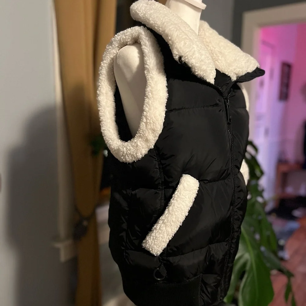 SAM. Billie Sherpa Puffer Vest. Black with White Trim - Picture 12 of 16
